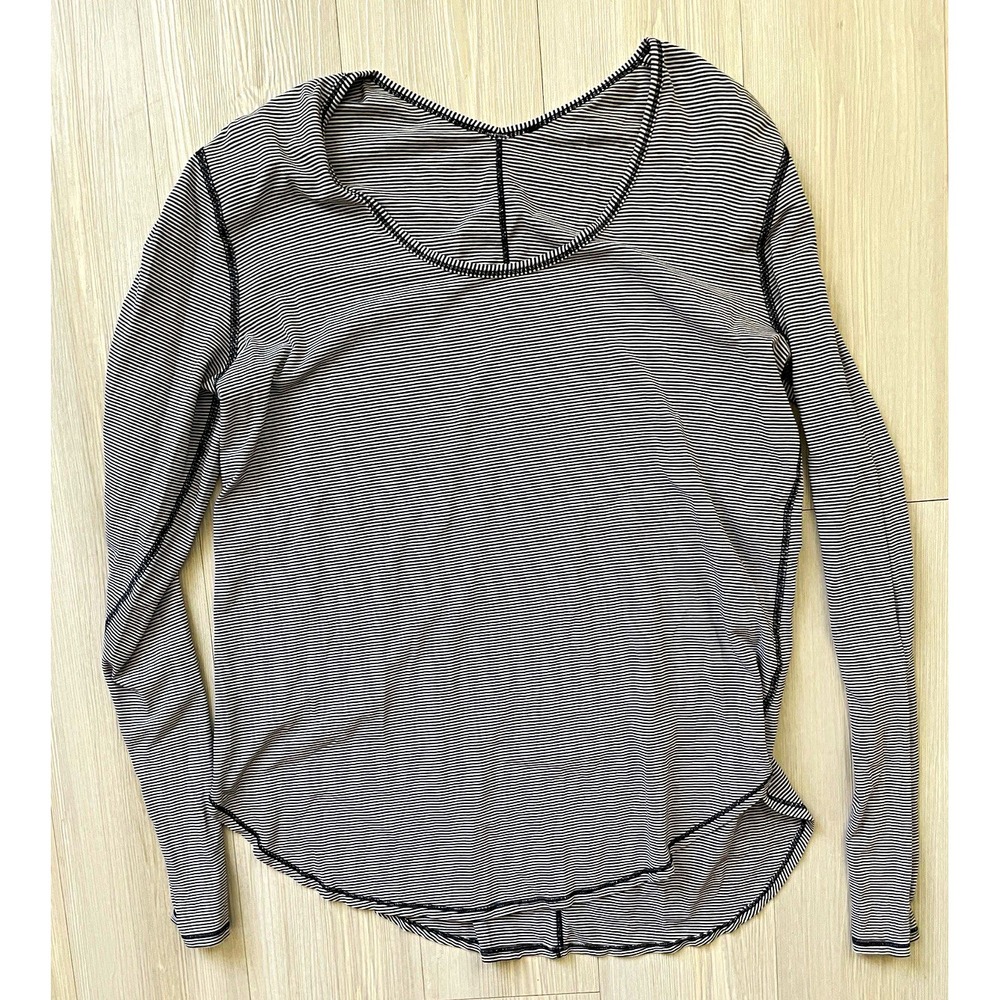 Lululemon Women's Black/White Striped Scoop Neck Long Sleeve Top Activewear Sz M